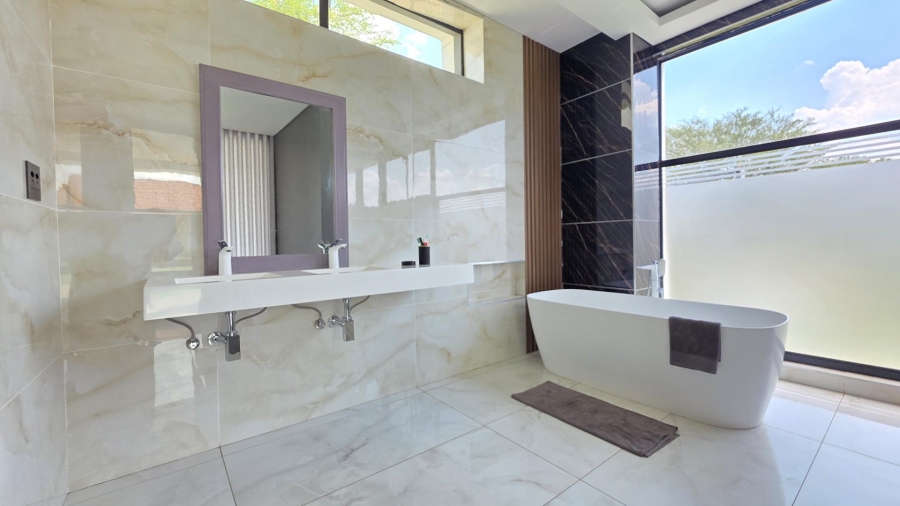 6 Bedroom Property for Sale in The Islands Estates North West